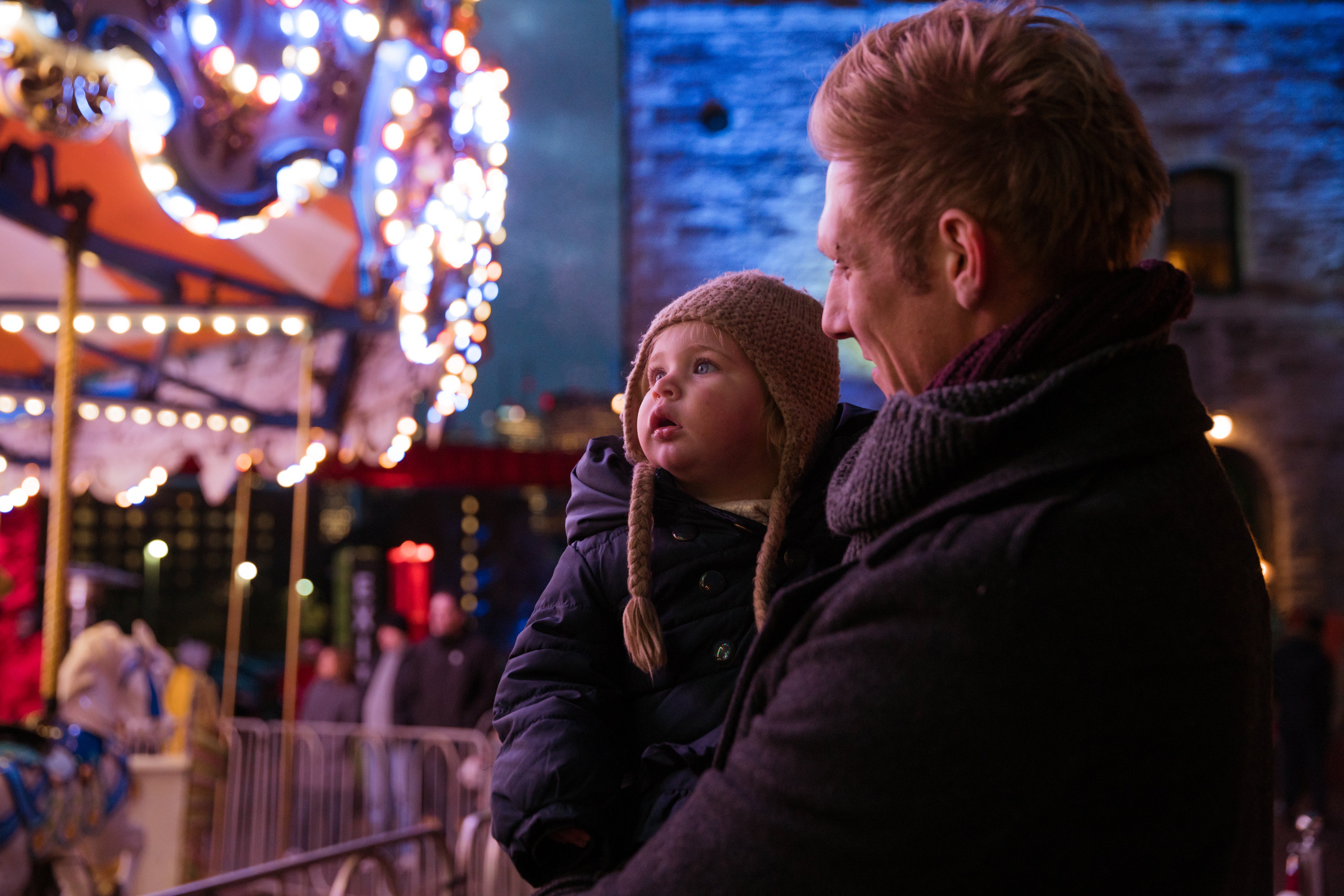files/father-and-daughter-watching-lights.jpg